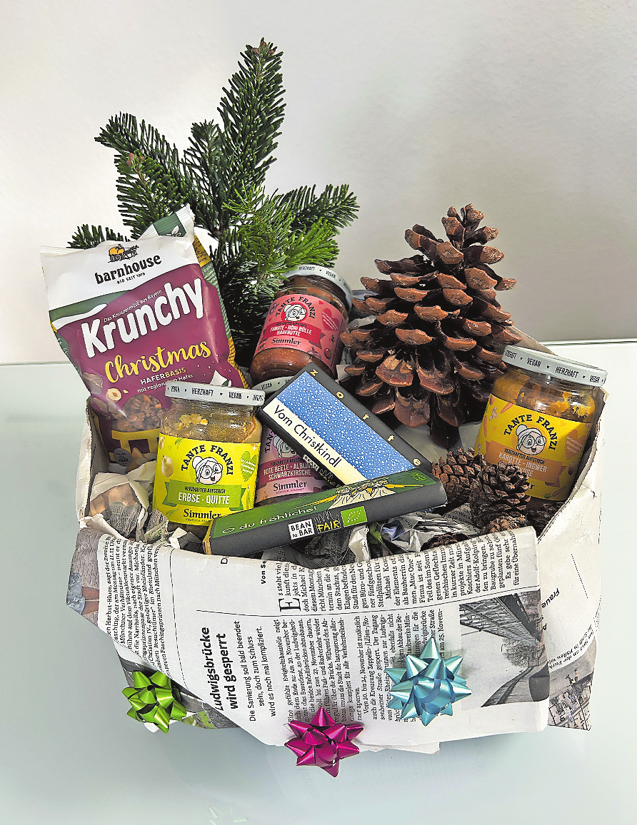 Ein Last-Minute-Geschenkkörbchen mit UpcycleCharme und leckerem Inhalt. Foto: Kai-Uwe Digel
