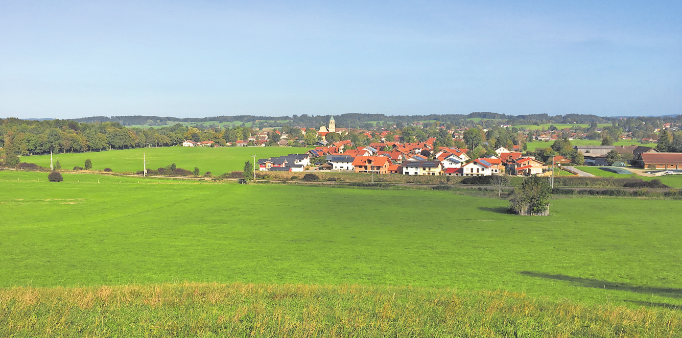 Diesen Blick auf das Dorf Polling genoss schon Thomas Mann bei seinen Streifzügen durch den Pfaffenwinkel. 