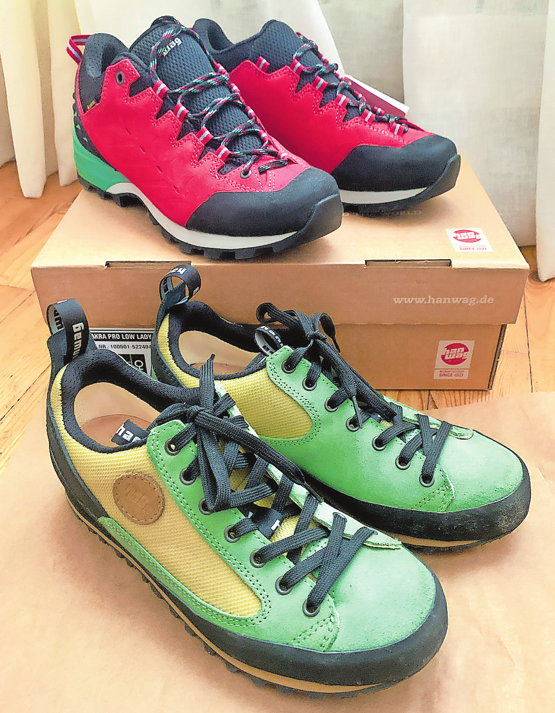 “Makra Pro Low Lady GTX“ kostet rund 250 Euro, „Rotpunkt Low Lady LL“ ist für rund 230 Euro zu haben. Foto: Franziska Horn