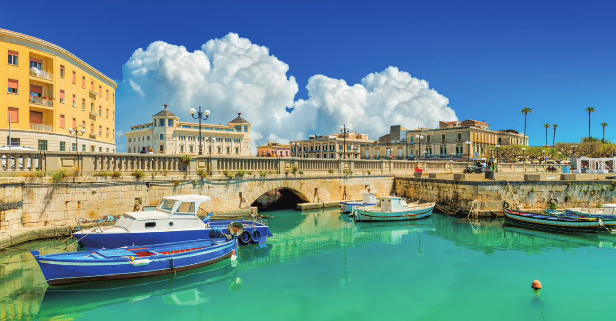 Der Berg Athos bei Sonnenuntergang © Creaturart - stock.adobe.com, GLOBALIS