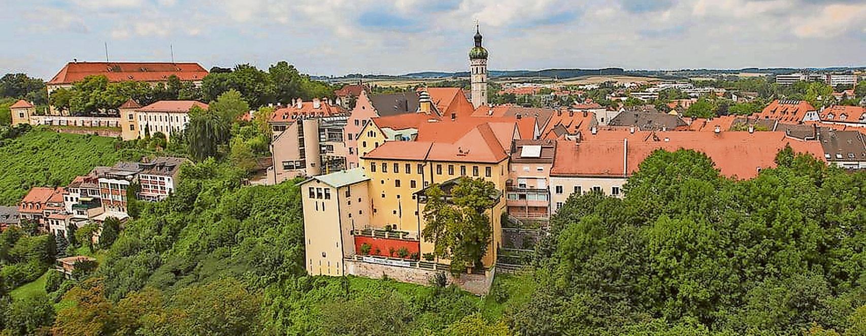 Die Stadt Dachau hat viel zu bieten. Informationen aus dem Rathaus, zu Kultur, Veranstaltungen, Freizeit, Mobilität oder Bürgerservice sind auf der Dachau-App zu finden. Foto: Stadt Dachau