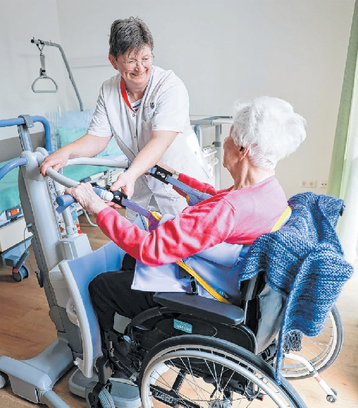 Wer auf Hilfe angewiesen ist, erhält qualifizierte und ganzheitliche Pflege und Betreuung.
