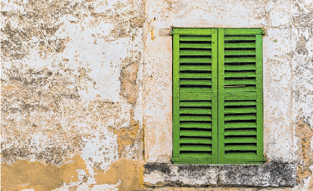 Vor allem in südlichen Ländern bleiben in der Mittagshitze die Schotten dicht - das wirkt aber auch hierzulande. Foto: © vulcanus - fotolia