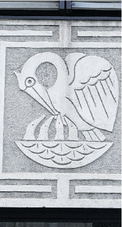 Relief am Pfarrheim.