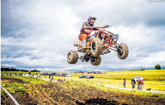 Hohe Sprünge beim MSC Obernheim-Race. Das Sidecarcross-Rennen verlangt von Fahrer und Beifahrer so einiges ab.