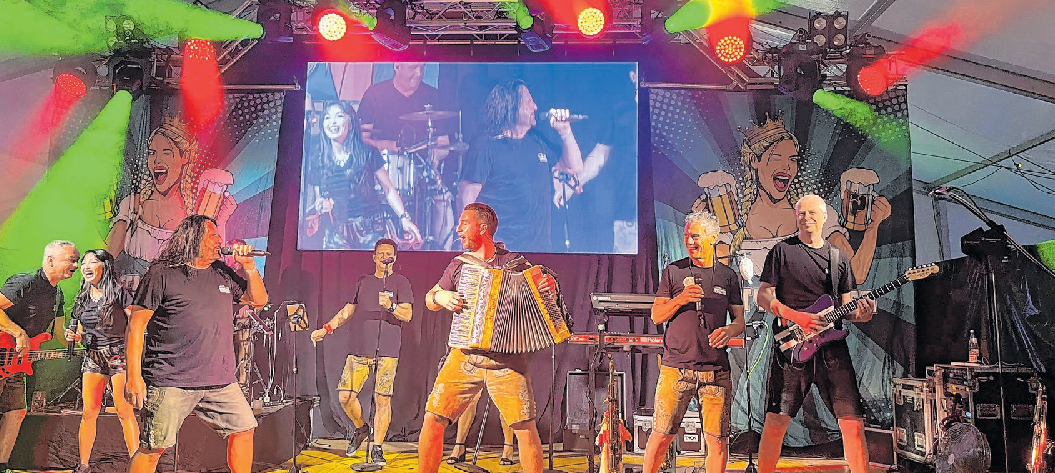 Die „Partyfürsten“ gehören schon fest zum Sommerfest.