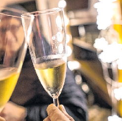 Silvester mit Freunden an schönen Orten. Foto: Frank Rumpenhorst/dpa-mag