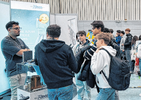 Re Rees Auf der Startklar Messe haben Jugendliche die Möglichkeit, im lockeren Rahmen mit Ansprechpartnern verschiedener Unternehmen ins Gespräch zu kommen.