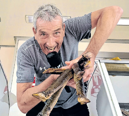 Das Hamburger Urgestein Aal-Hinnerk kommt mit frischem Räucherfisch nach Crailsheim.