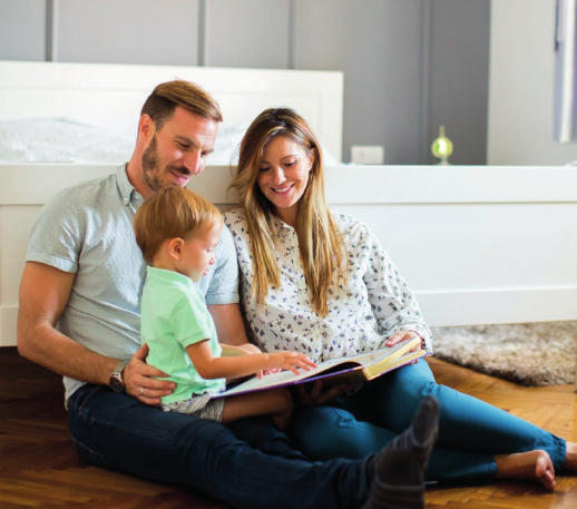 Gemütlichkeit und Umweltbewusstsein: Werden erneuerbare Energien mit einer Flächenheizung kombiniert, wächst der Wohnkomfort. Foto: G. Bogicevic/123rf.com