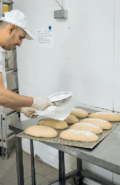 Bei Backstubenführungen können Besucher des Brotfests sich die „,gläserne Produktion“ ansehen: Schritt für Schritt wird gezeigt, wie Backwaren entstehen.