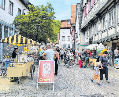 Beim Blaubeurer Frühlingserwachen kann man sich auch mal munter durch die Stadt futtern.