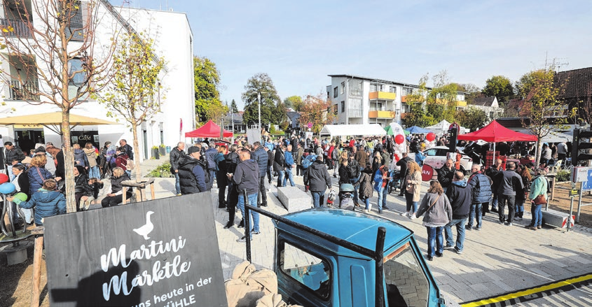 Einer der Treffpunkte für die Besucher des Martini-Markts ist der Lindenplatz im Zentrum. Archivfoto: Thomas Kiehl