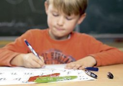 Ob in der Schule oder zu Hause: Mit Spaß und Motivation fällt das Lernen viel leichter.