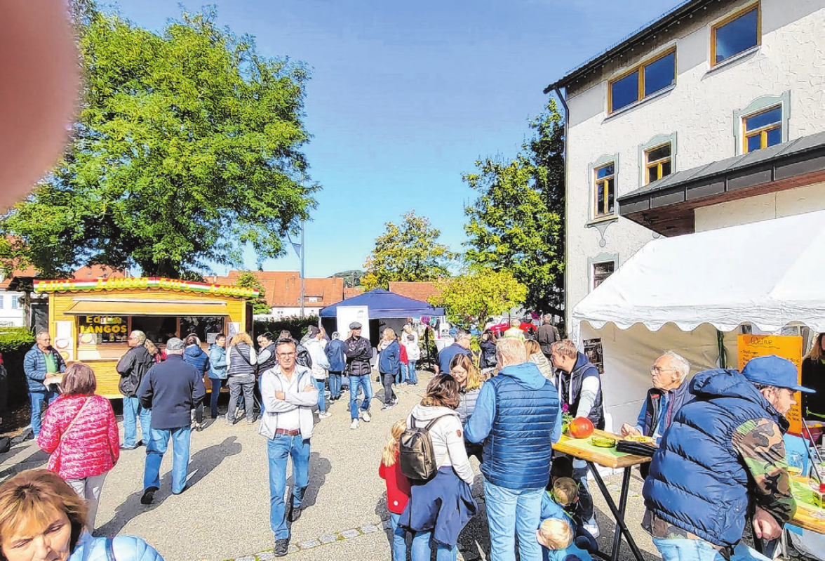 Der Einkaufssonntag in Donzdorf lockt immer viele Kunden an. Foto: Tilmann Ehrcke