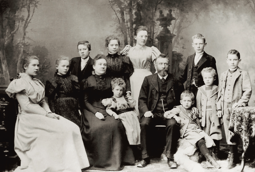Pauline und Friedrich Erhard mit ihren zehn Kindern