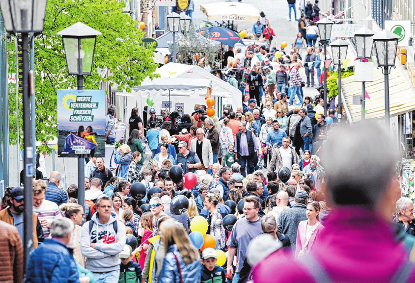 Die beliebte Veranstaltung lockt jedes Jahr Scharen von Besuchern in die Innenstadt und die Handelszentren.