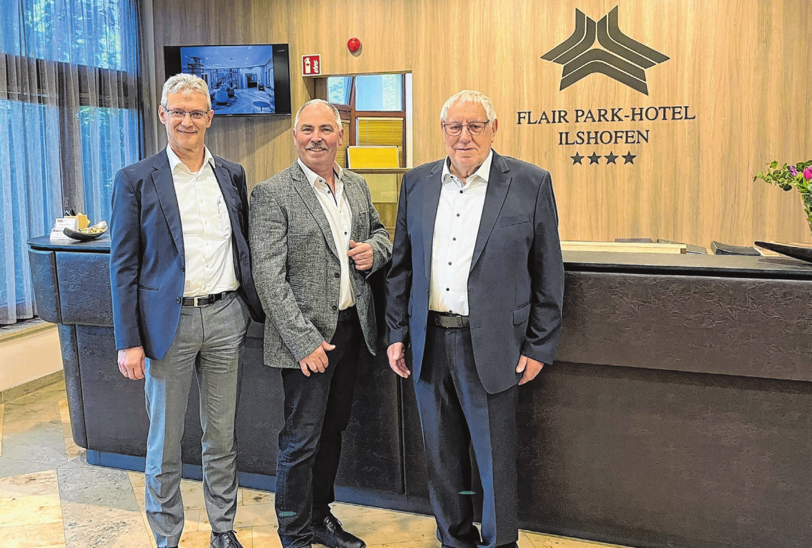 <span id="iaooh">Markus Ströbel, Ronny Mechnich und Siegfried Bullinger freuen sich über den Abschluss der gelungenen Renovierung.</span>