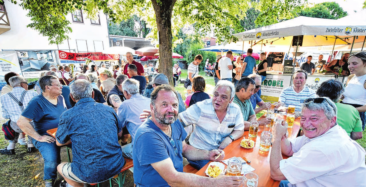 Geselliges Beisammensein und Leckeres zum Essen gibt es auf der Pfarrgarten-Hockete.