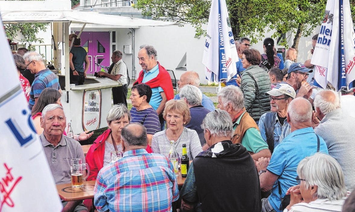 Auf die Gäste warten allerlei leckere Schmankerl - beispielsweise Blooz oder Gulasch.