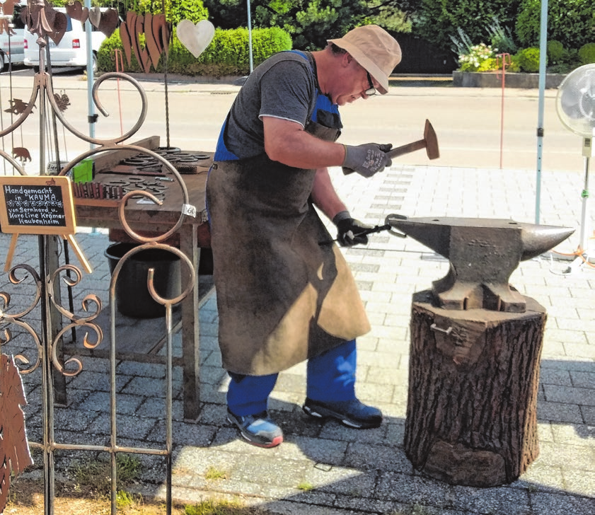 Verschiedene Handwerkstechniken werden gezeigt.