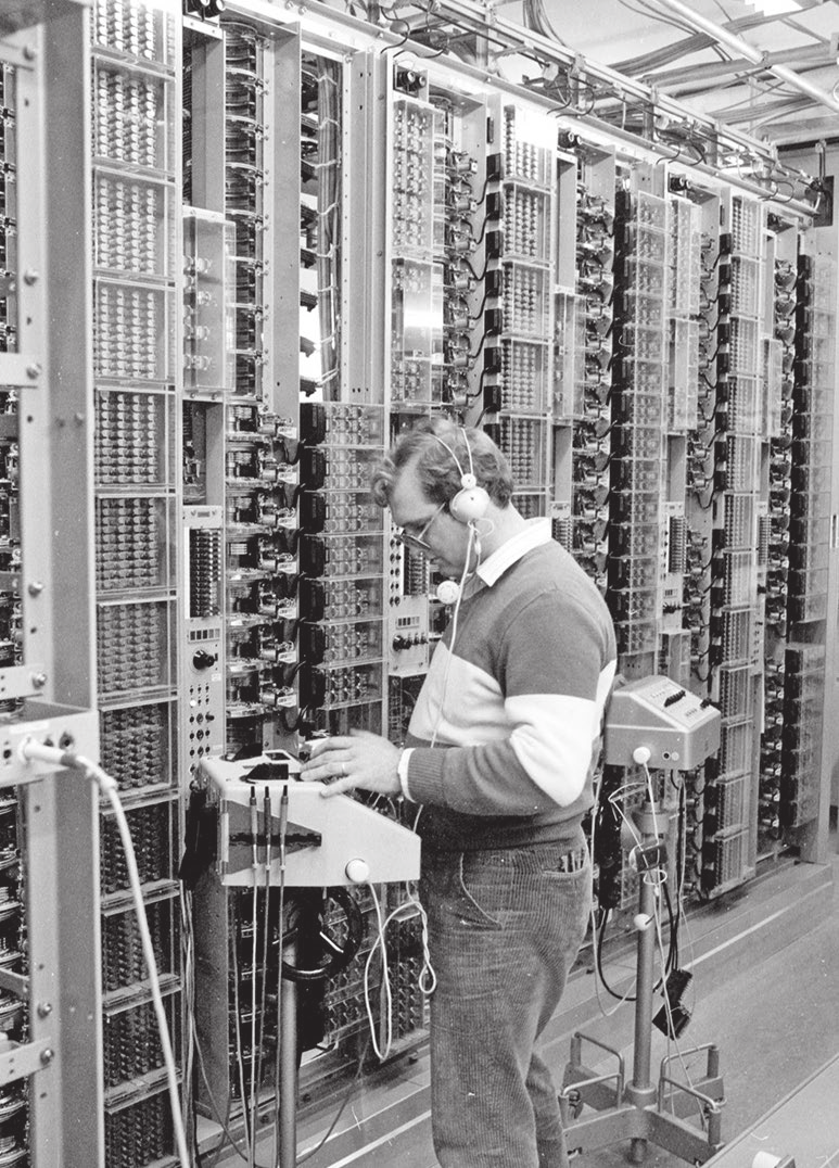 25.04.1985 “Wie aus einem Guẞ“ Gestern offizielle Einweihung Postamt und Telefonvermittlungsstelle in Amstetten