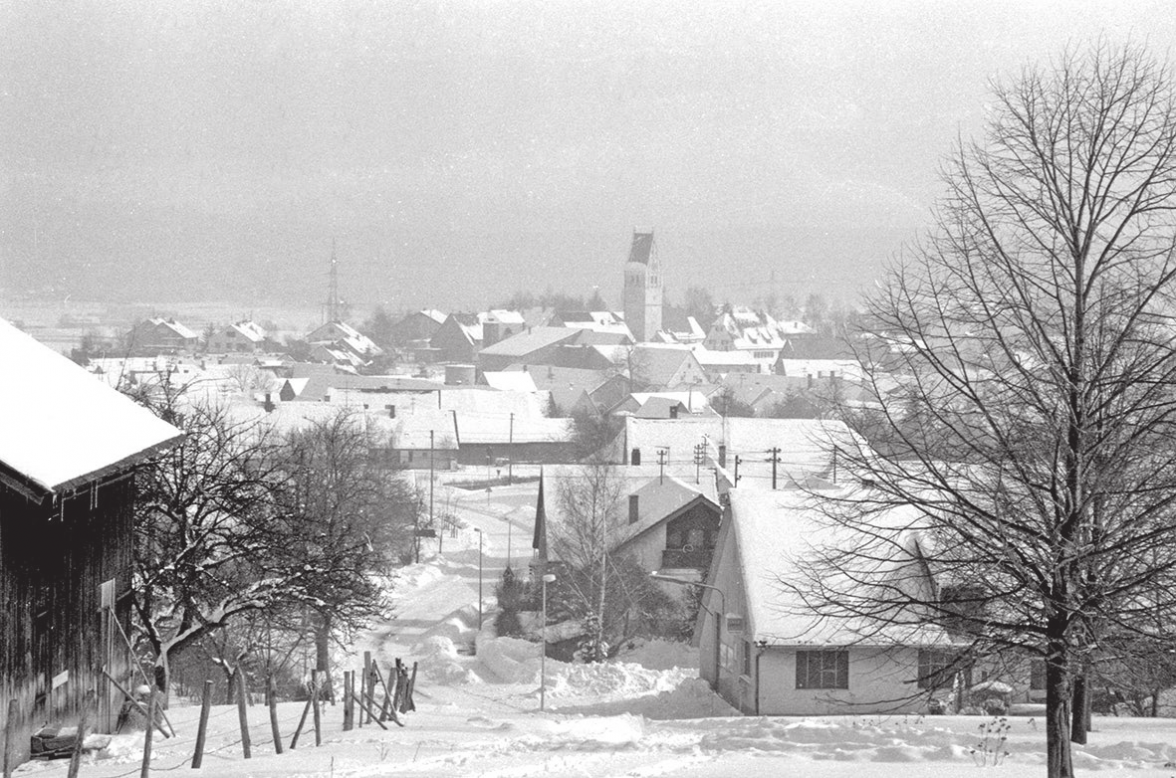 07.05.1986 Die Kirche überragt alle Häuser von Amstetten-Dorf