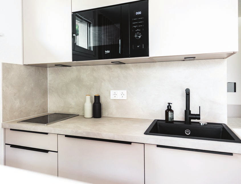 Perfekt eingerichtet auf kleinem Raum mit allem denkbaren Komfort sind die 30 Business-Apartments und zwei Ferienwohnungen im neu gebauten Apartmenthaus in der Tübinger Brunnenstraße. Fotos: Krams Immobilien