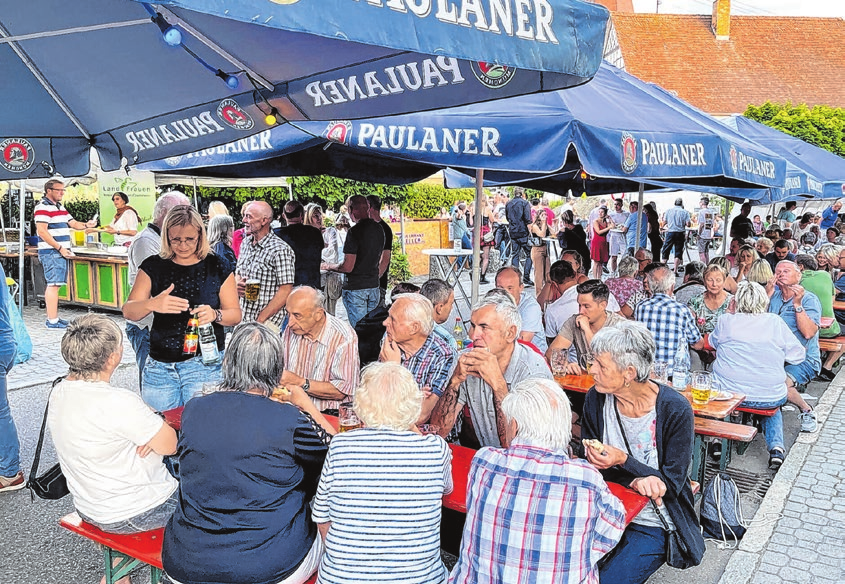Musik und leckeres Essen: Am Abend steht das gesellige Miteinander im Fokus.