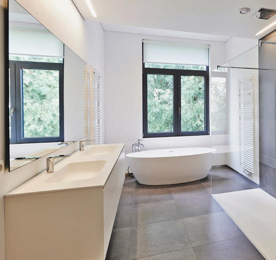 Man kann auch nur einen Teil seines Bades modernisierenund zum Beispiel eine neue, freistehende Badewanne einbauen.
