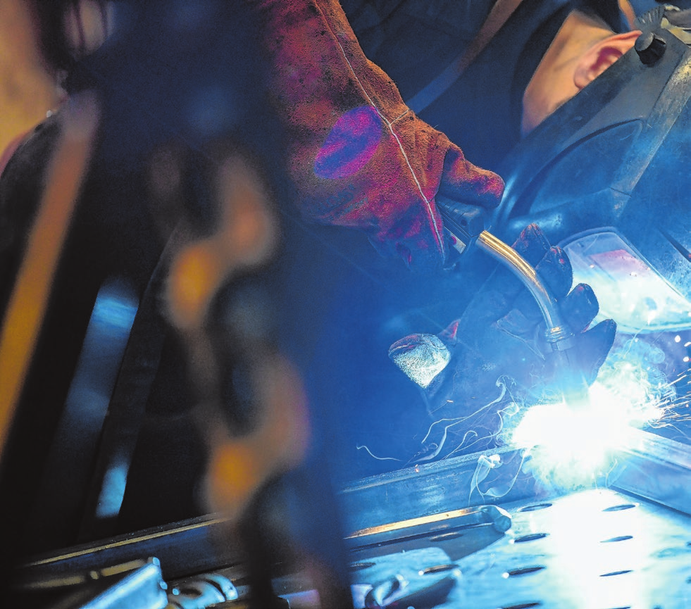 Schweißen, Schrauben, Sägen und mit den eigenen Händen etwas schaffen - wer sich dafür begeistern kann, ist mit einer Ausbildung im Handwerksberuf genau richtig. Foto: Kirsten Neumann