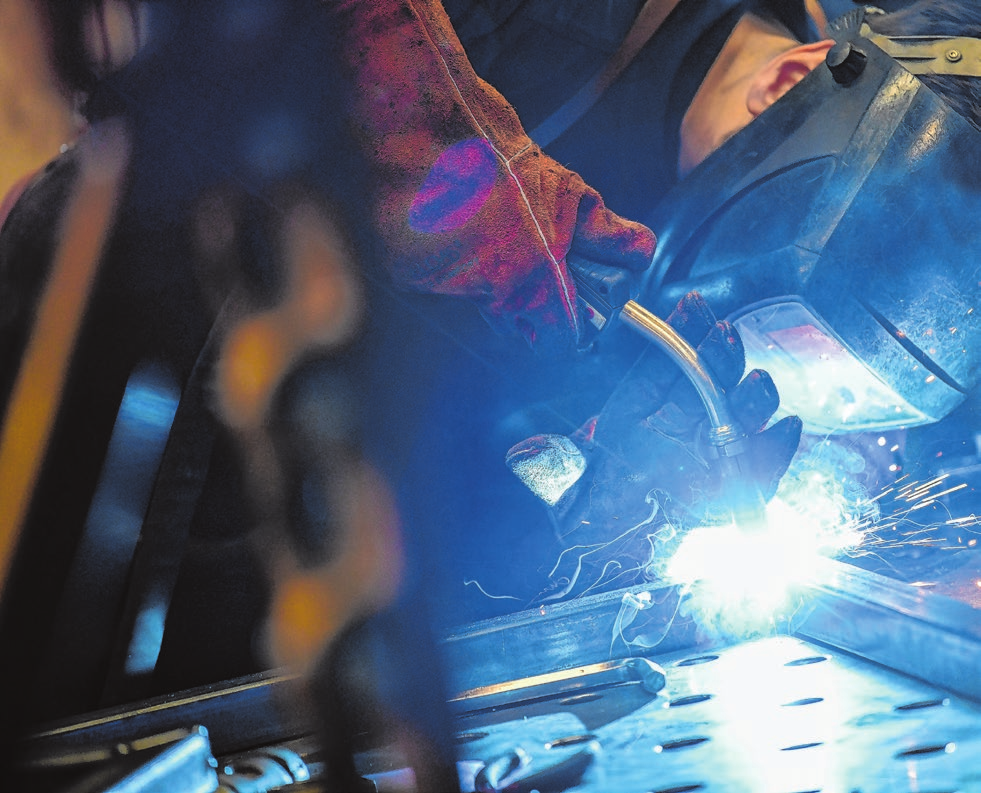 Schweißen, Schrauben, Sägen und mit den eigenen Händen etwas schaffen - wer sich dafür begeistern kann, ist mit einer Ausbildung im Handwerksberuf genau richtig. Foto: Kirsten Neumann