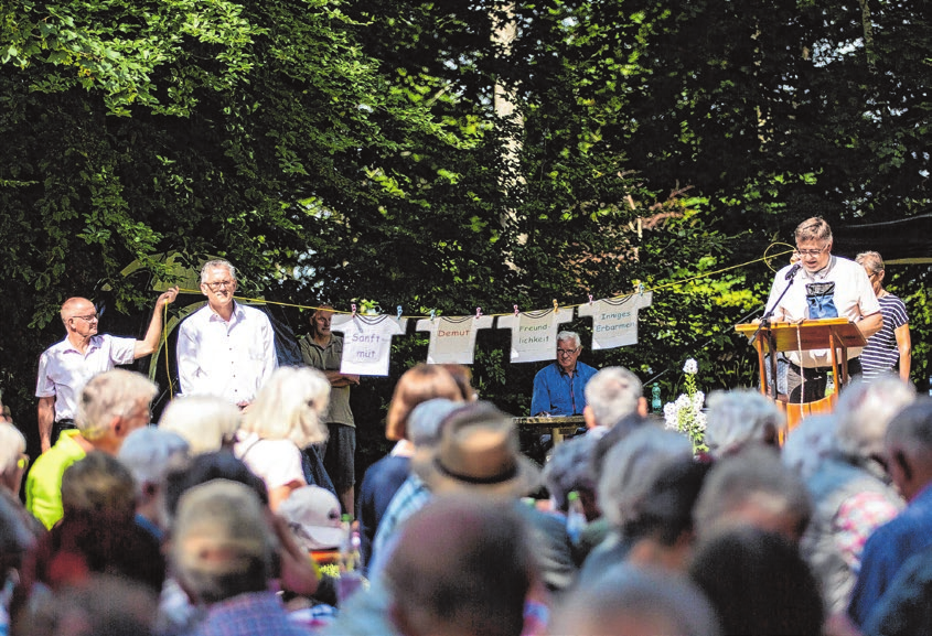 Am Sonntag, 20. Juli war ein Festtag auf dem Römersteinturm. Nach der Sternenwanderung gab es einen ökumenischen Gottesdienst mit Beteiligung des Posaunenchors sowie der Kindergärten. 