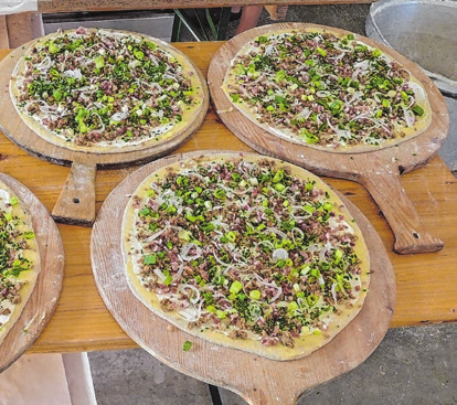 Der leckere Hitzkuchen am Fest-Samstag hat bereits Tradition.
