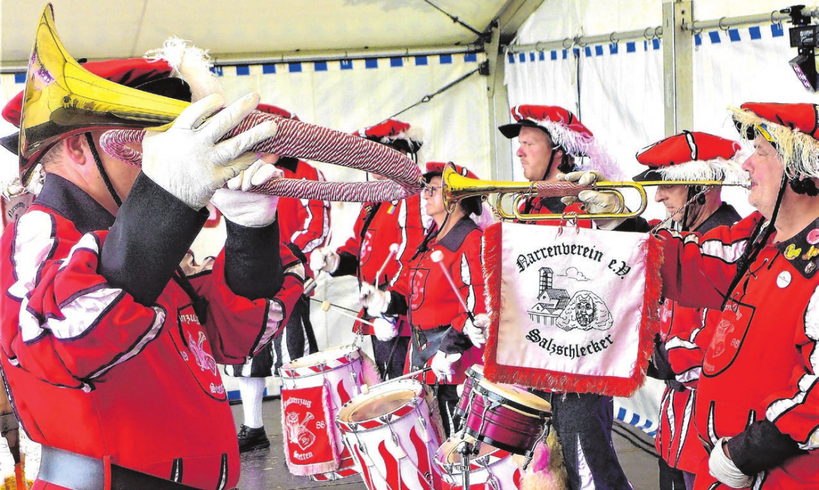 Das zehnte Stettener Dorffest anlässlich der 750-Jahrfeier wird auch dieses Mal vom Trommler- und Fanfarenzug des örtlichen Narrenvereins Salzschlecker eröffnet.