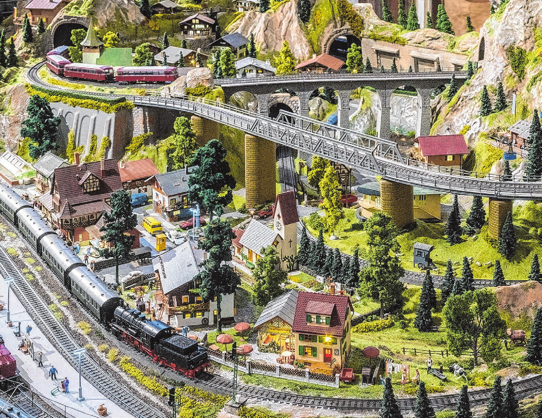 Zahlreiche Modellbahn-Sonderschauen des Tübinger Boxenstop-Museums haben schon kleine und große Modellbahnliebhaber ins Schwärmen gebracht. Archivbild oben Ulrich Metz