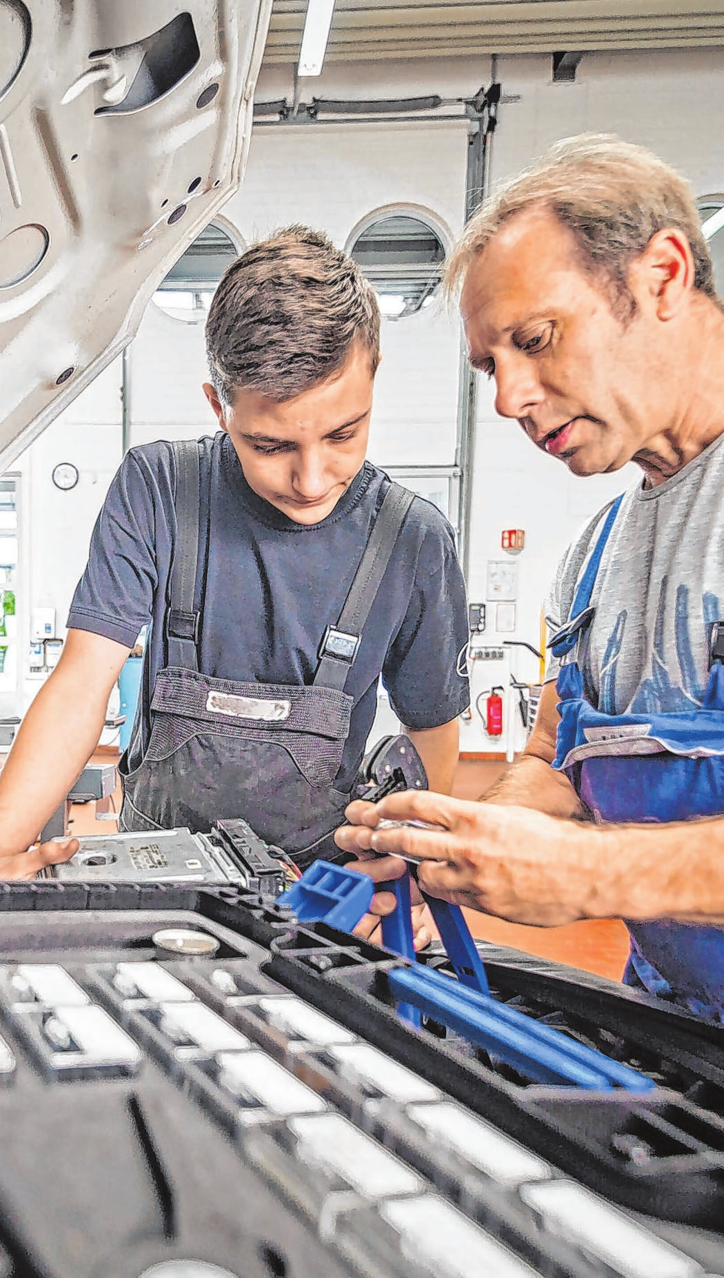 Die Lehre als Kfz-Mechatroniker gehört zu den beliebtesten handwerklichen Ausbildungen.