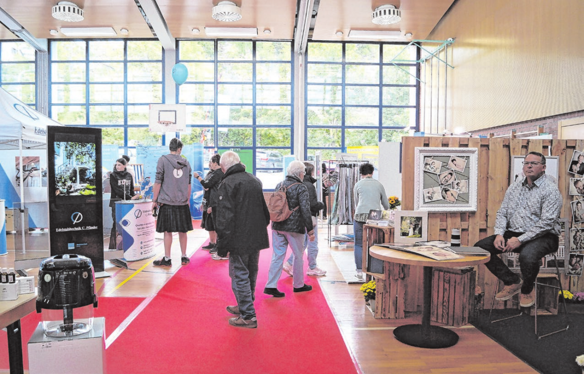 Reges Interesse in der Blautalhalle Fotos: Petra Starzmann