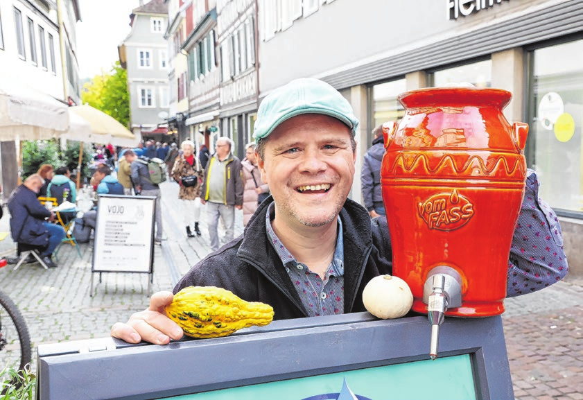 Daniel Herrmann ist nicht nur als Händler in seinem Laden „Vom Fass“ am Haller Herbst beteiligt, sondern auch als Vorstand bei Schwäbisch Hall aktiv.