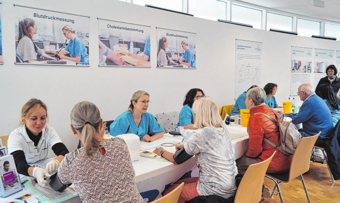 Risikofaktoren wie hoher Blutdruck oder hohe Cholesterinwerte können am Ulmer Herztag vor Ort überprüft werden. Foto: Petra Starzmann