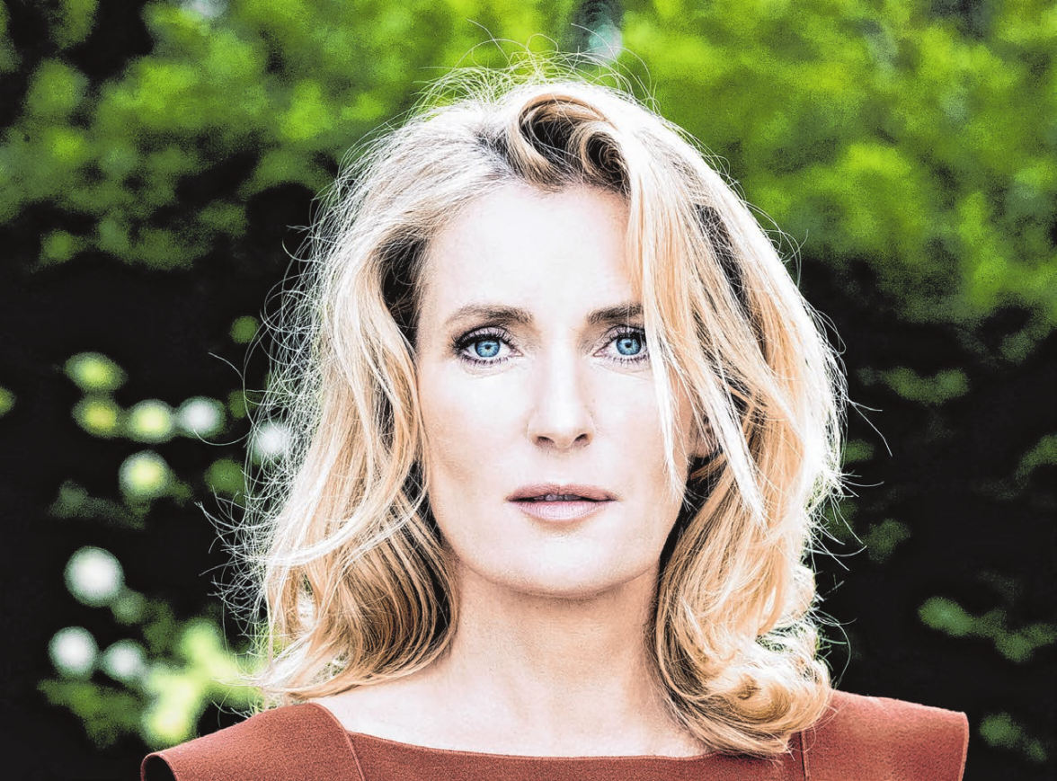 Maria Furtwängler setzt sich als NABU-Insektenbotschafterin schon lange öffentlich für den Schutz der Artenvielfalt und eine nachhaltige Gesellschaft ein. Auf der Bühne diskutiert sie mit Bioland-Präsident Jan Plagge über Lösungen zur Rettung der Artenvielfalt. Auch Meteorologe Andreas Neumaier, Crailsheims Baubürgermeister Jörg Steuler und Landwirt Ernst Rieger beteiligen sich an der Diskussion. Foto: privat