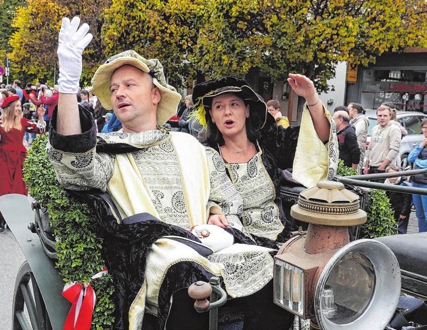 Das Hammelkönigspaar in der Kutsche.