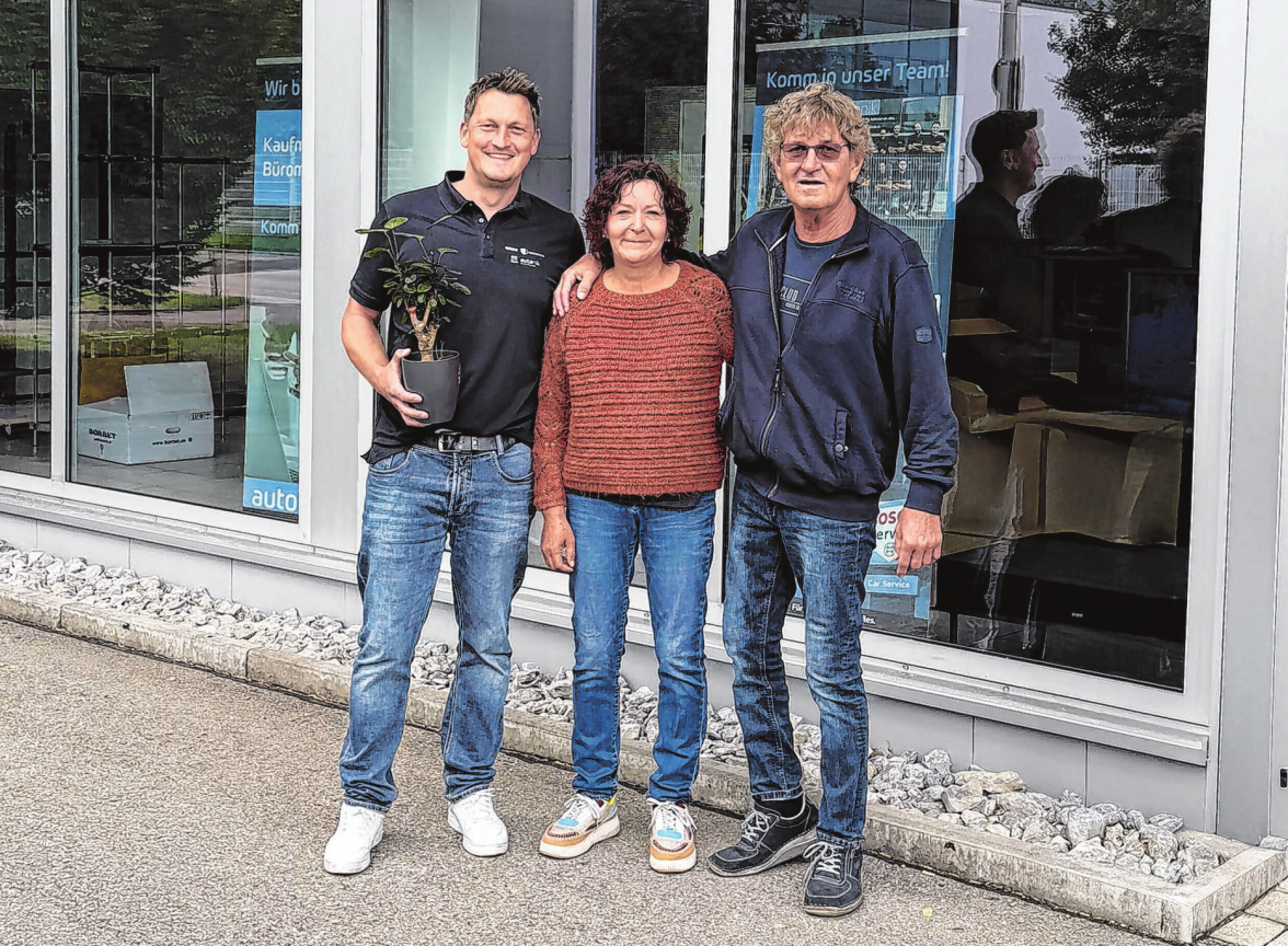Benjamin Hippe (links) und sein Geschäftspartner Turgay Memis (nicht im Bild) übernehmen den Betrieb von Karin und Timo Henn. Foto: Autonik
