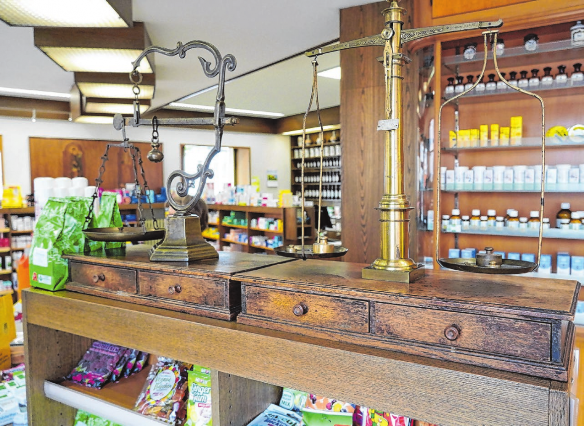 Die Kundinnen und Kunden erwartet in der Geislinger Stern-Apotheke ein breites Angebot.