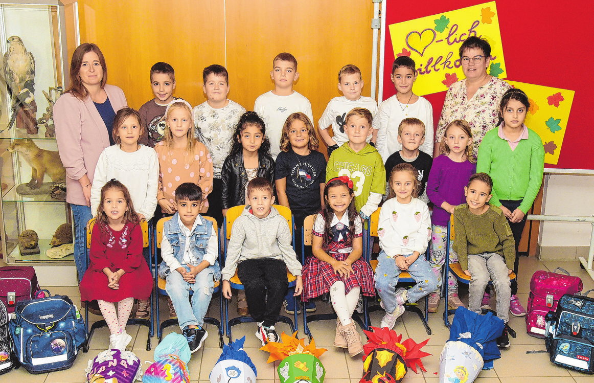 Parkschule Gaildorf, Klasse 1a Klassenlehrerinnen: Petra Maier (links) und Christine Heinz (rechts) Foto: nohau Fotostudio