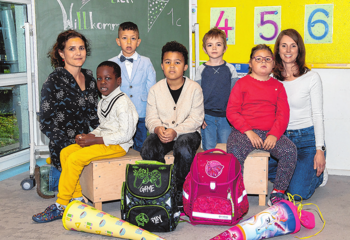 Grundschule Kreuzäcker, Außenklasse Sonnenhof, 1c Klassenlehrerinnen: Stephanie Schnell (links), Petra Wagner Foto: Ulmer Fotografie