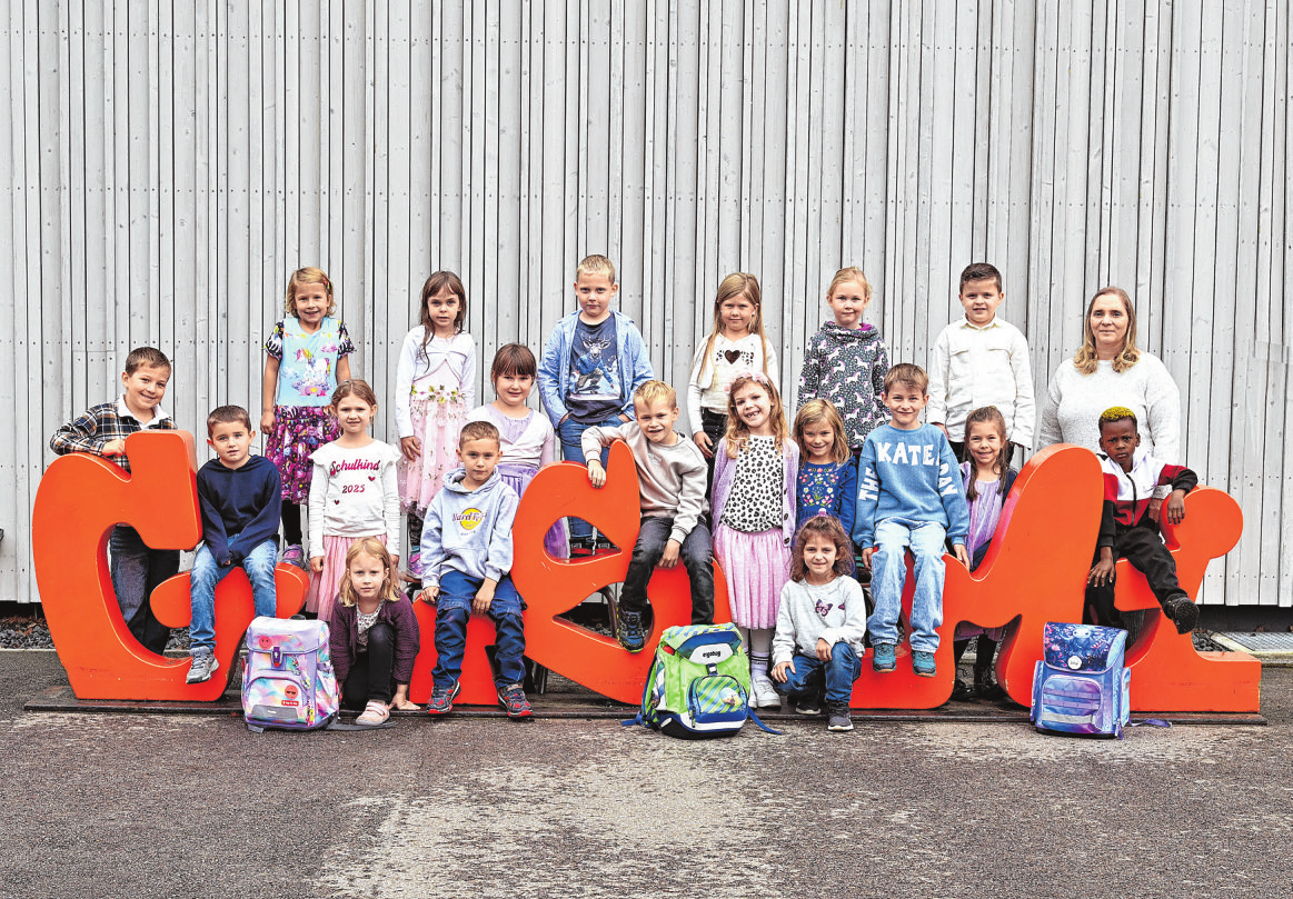 Grundschule Michelfeld, Klasse 1b Klassenlehrerin: Heike Schmitt Foto: Top-Fotografie Rau