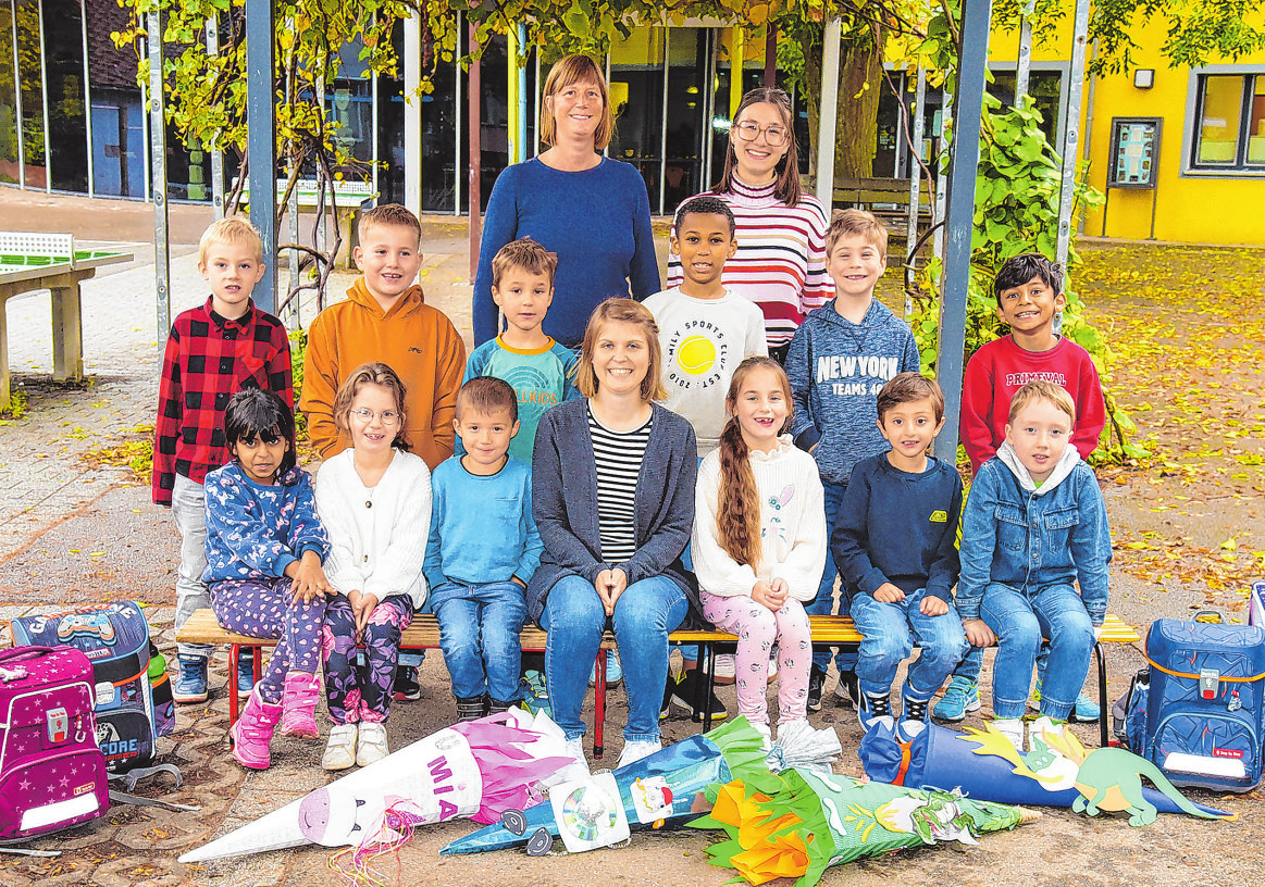 Wolfgang Wendlandt Schule, Klasse la Klassenlehrerinnen: Kathrin Liebler (links), Eva Löw (Mitte), Praktikantin: Lea Stettner (rechts) Foto: nohau Fotostudio