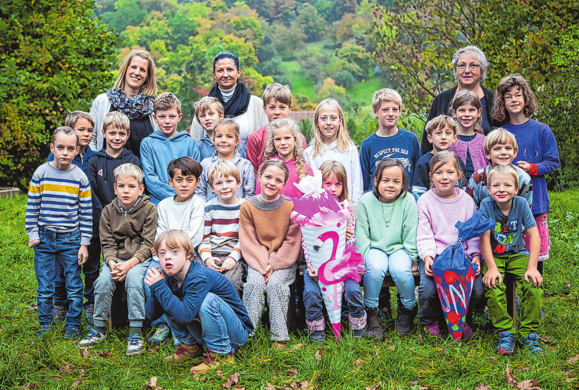 Grundschule Steinbach, Montessoriklasse M2 von links: Lehrerin: Donna Tonne, Schulbegleiterinnen: Dragana Majstorovic, Heike Böttcher Foto: Schule Steinbach