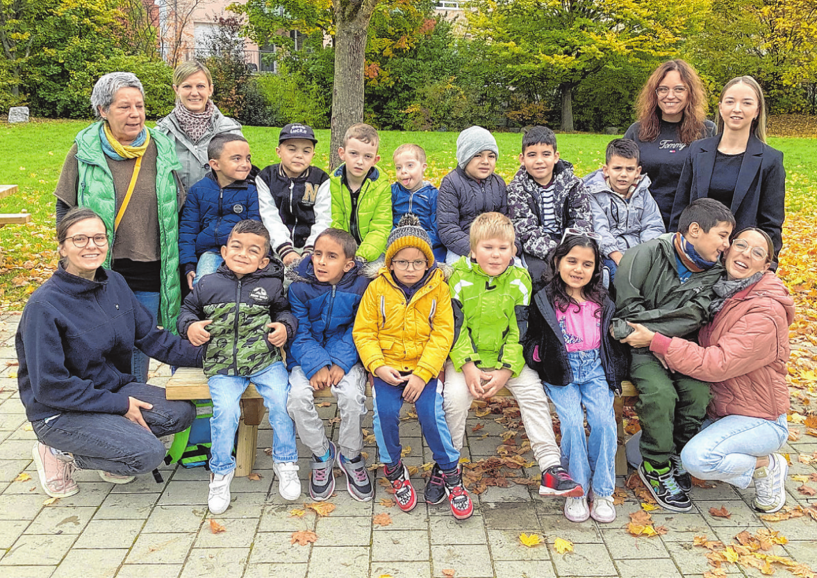 Konrad-Biesalski-Schule Wört, KOF Crailsheim, Von links nach rechts, hinten: Katharina Stiegler, Katja Scholz; Mitte: Gabriele Freymüller, Jule Becker; vorne: Elena Blattner, Katharina Burkhardt. Auf dem Bild fehlen: Tanja Kraus, Manuela Rieck, Jule Kraft und Katrin Burgaz Foto: Jule Kraft